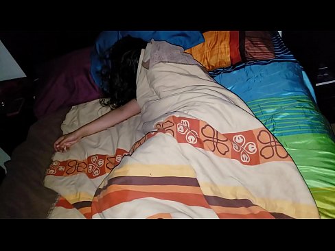 ❤️ सौतेला बेटा सोते समय अपनी युवा सौतेली माँ को डांटता है। ️❌ गुदा वीडियो hi.pornjimbo.ru पर